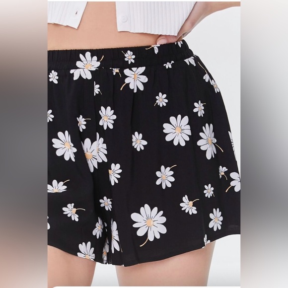 FOREVER 21 Black Daisy Floral Print High Rise Culotte Shorts NEW NWT Sz XS - Picture 5 of 8